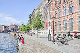 about amsterdam university 